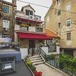 Guest house Fjaka