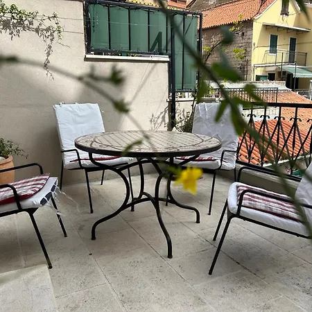 Guest house Fjaka 3*