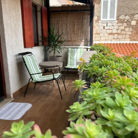 Fjaka Guest house