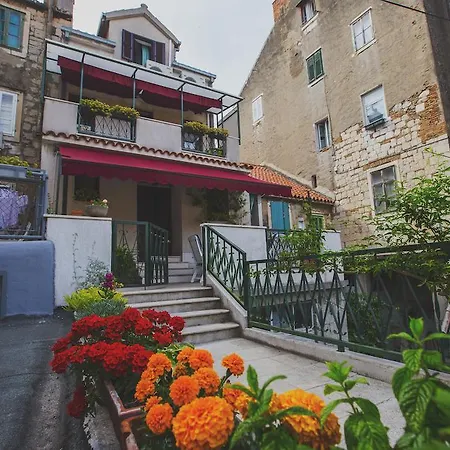 Fjaka Guest house 3*