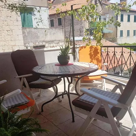 Guest house Fjaka 3*