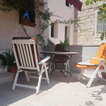 Guest house Fjaka 3*