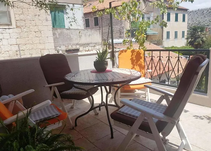 Guest house Fjaka 3*