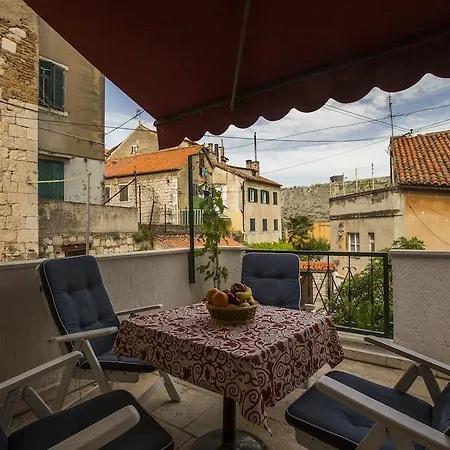 Fjaka בית הארחה